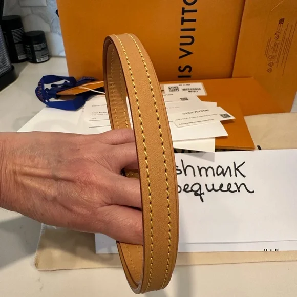 Louis Vuitton Ivy wallet on chain - Picture 15 of 17